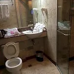 Super 8 Hotel Shanghai Xu Jia Hui