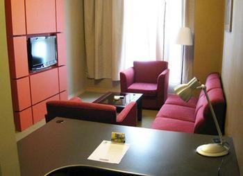 Super 8 Xu Jia Hui Hotel 2*