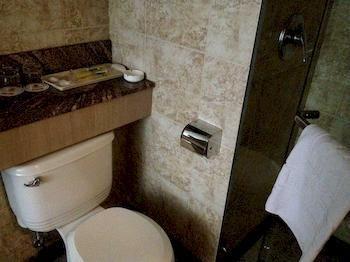 Super 8 Xu Jia Hui Hotel 2*